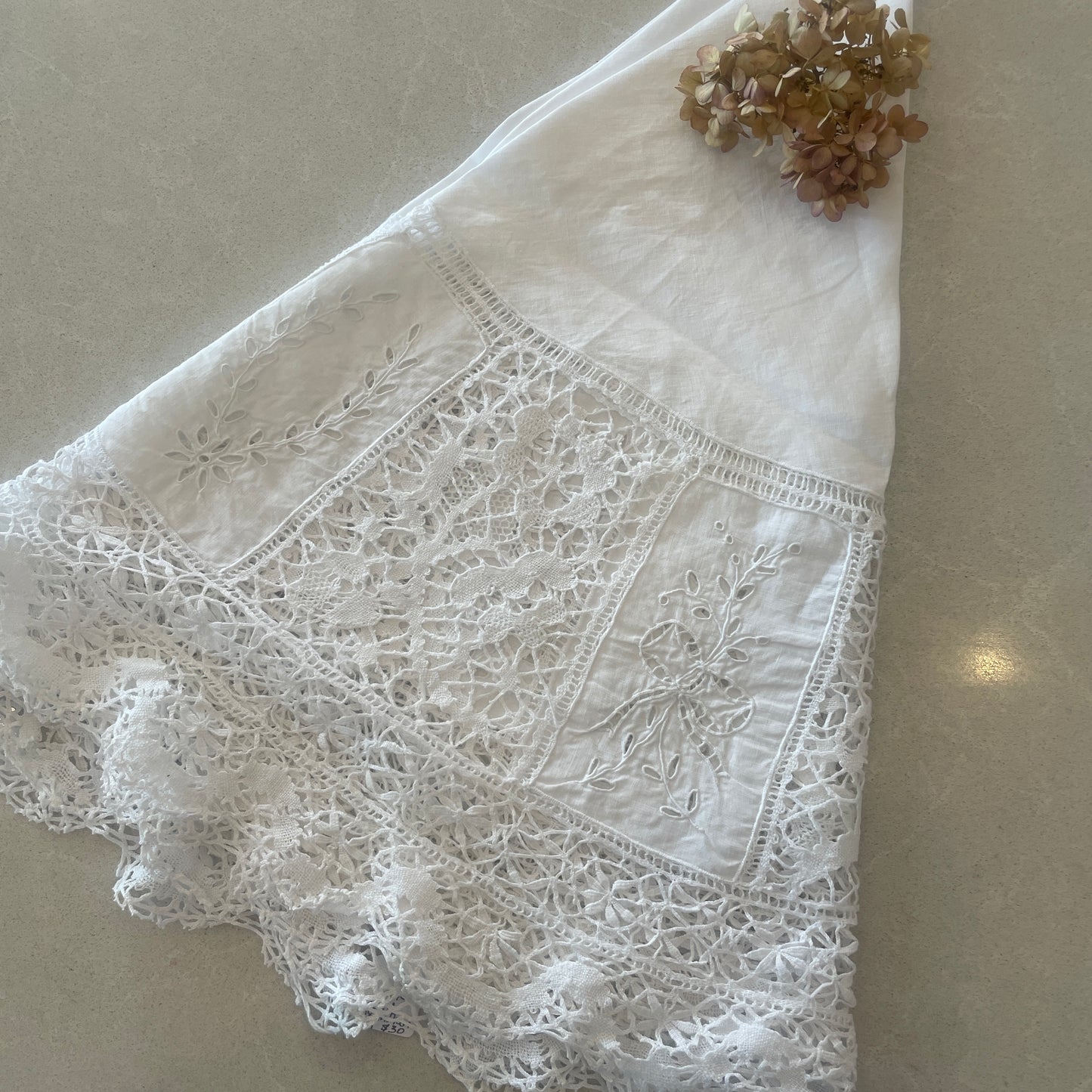 Round crochet edge embroidered table cloth