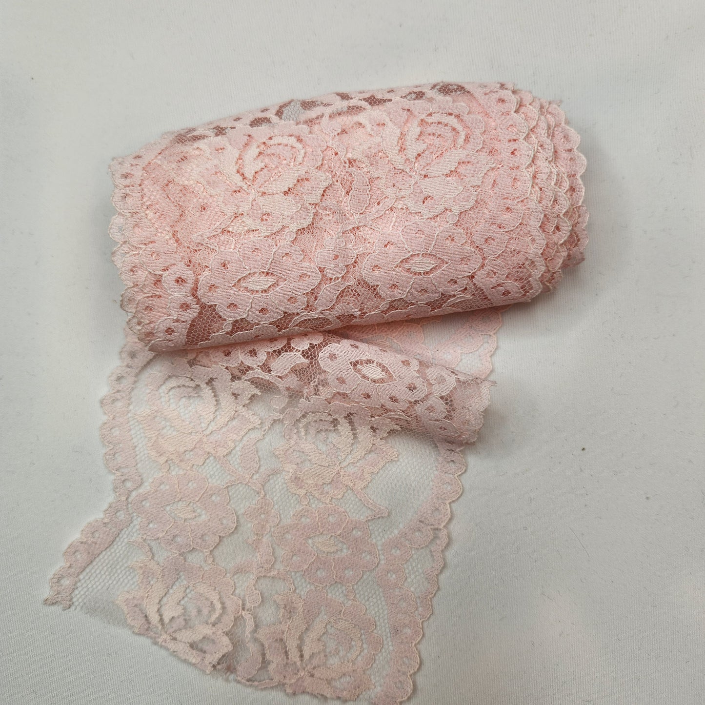 5.5m Double pink vintage rose lace