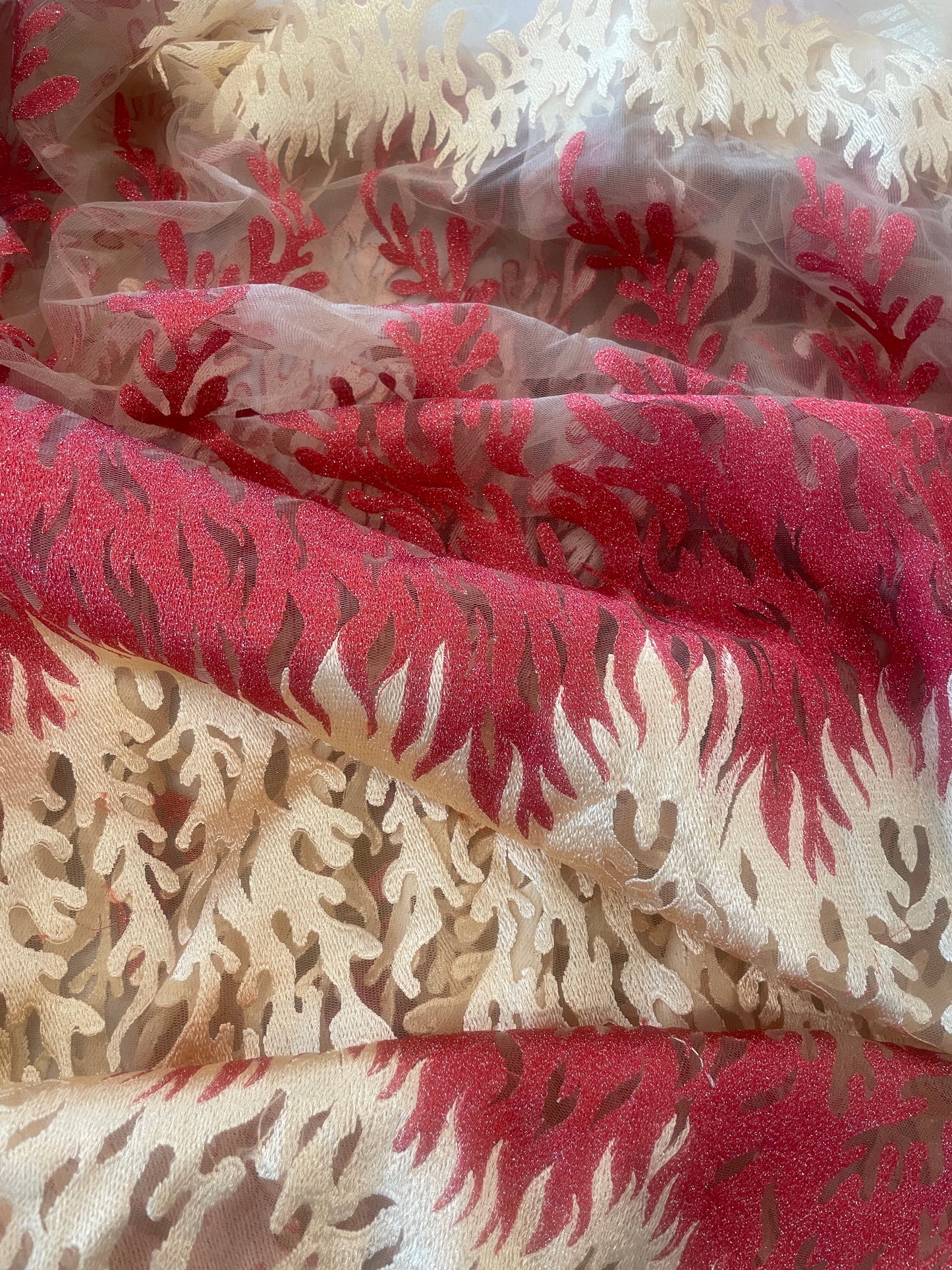 1.3m red and gold flames lurex lace