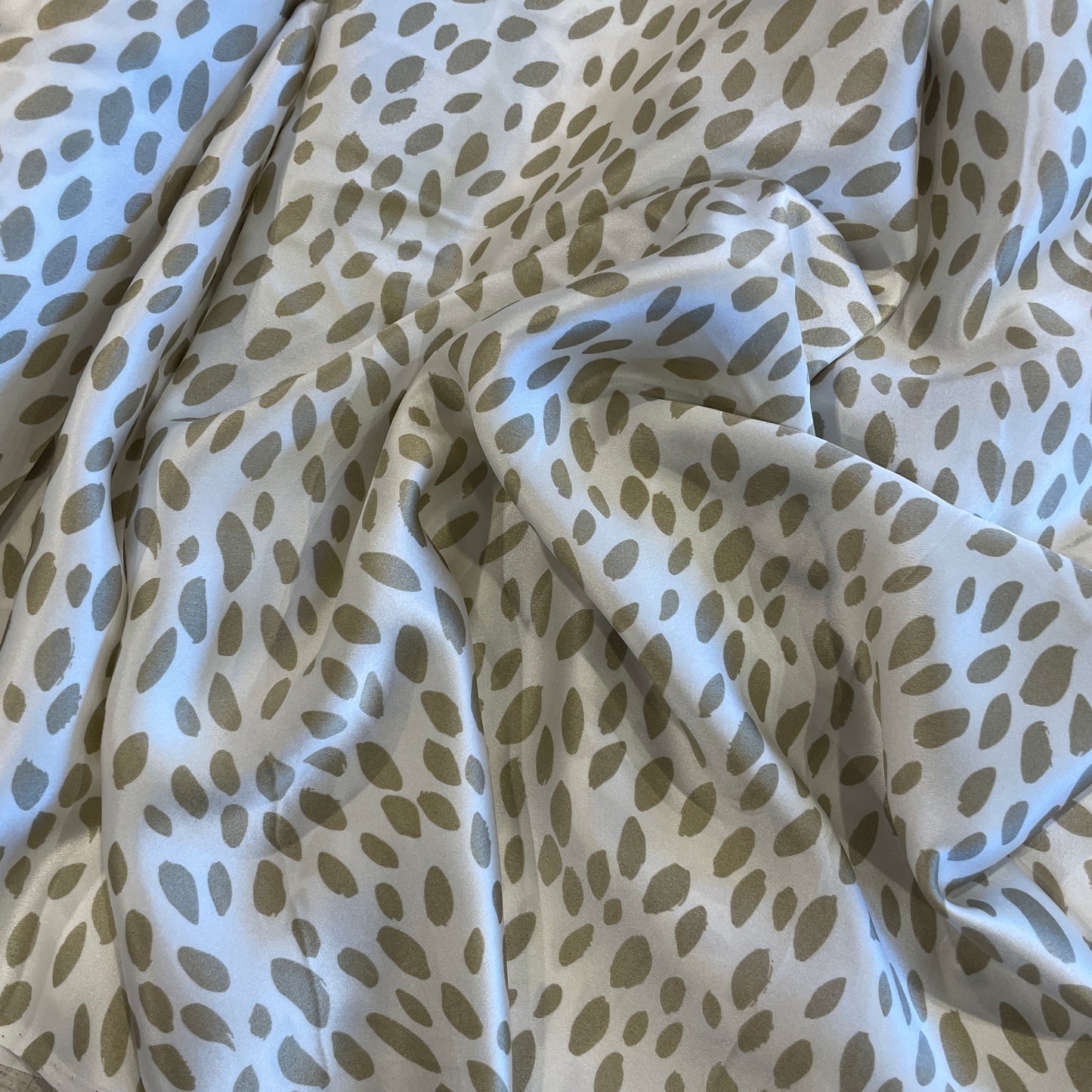 Jungle pride spot silk satin
