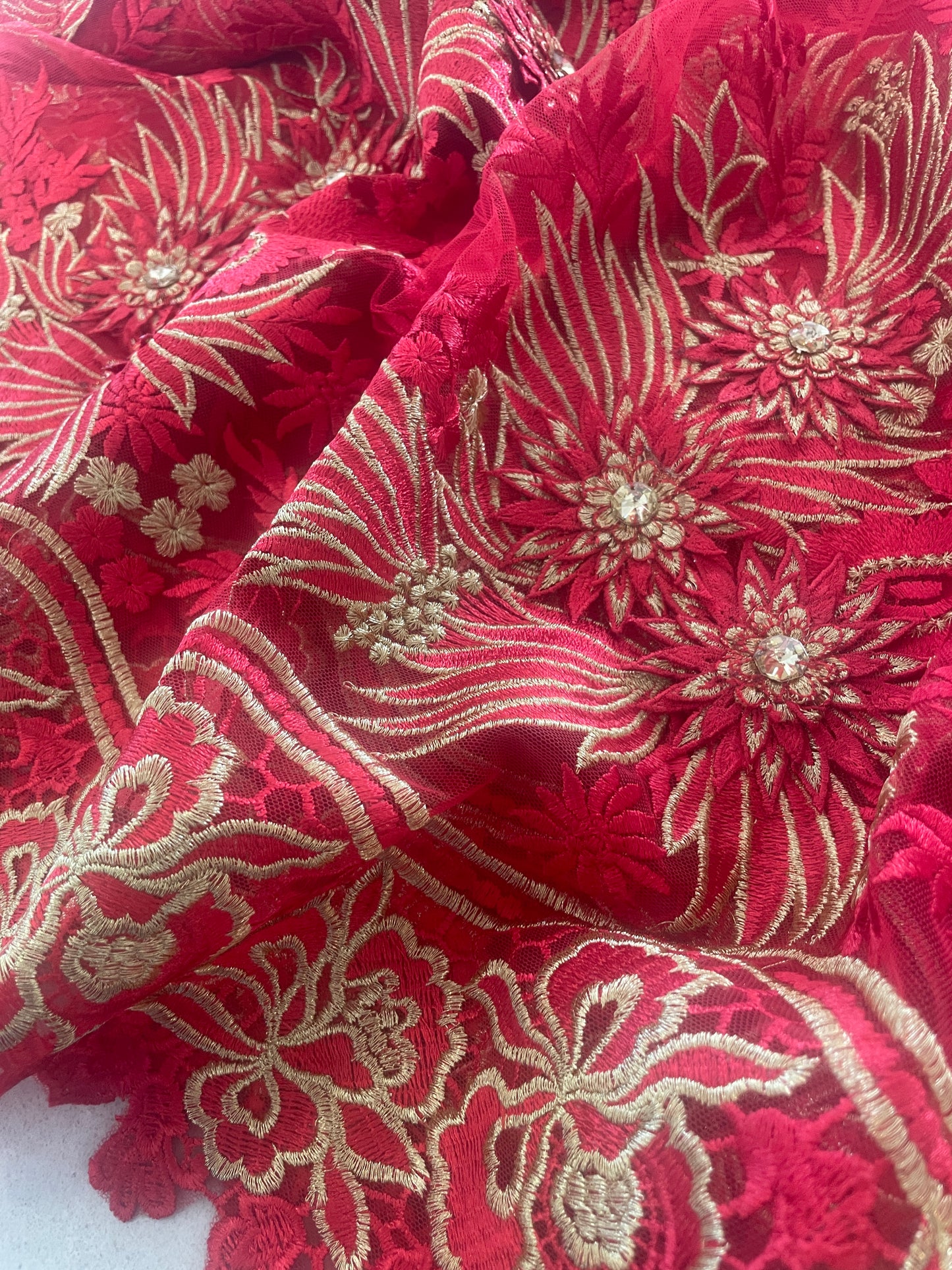 1.45m red and gold 3D floral mesh