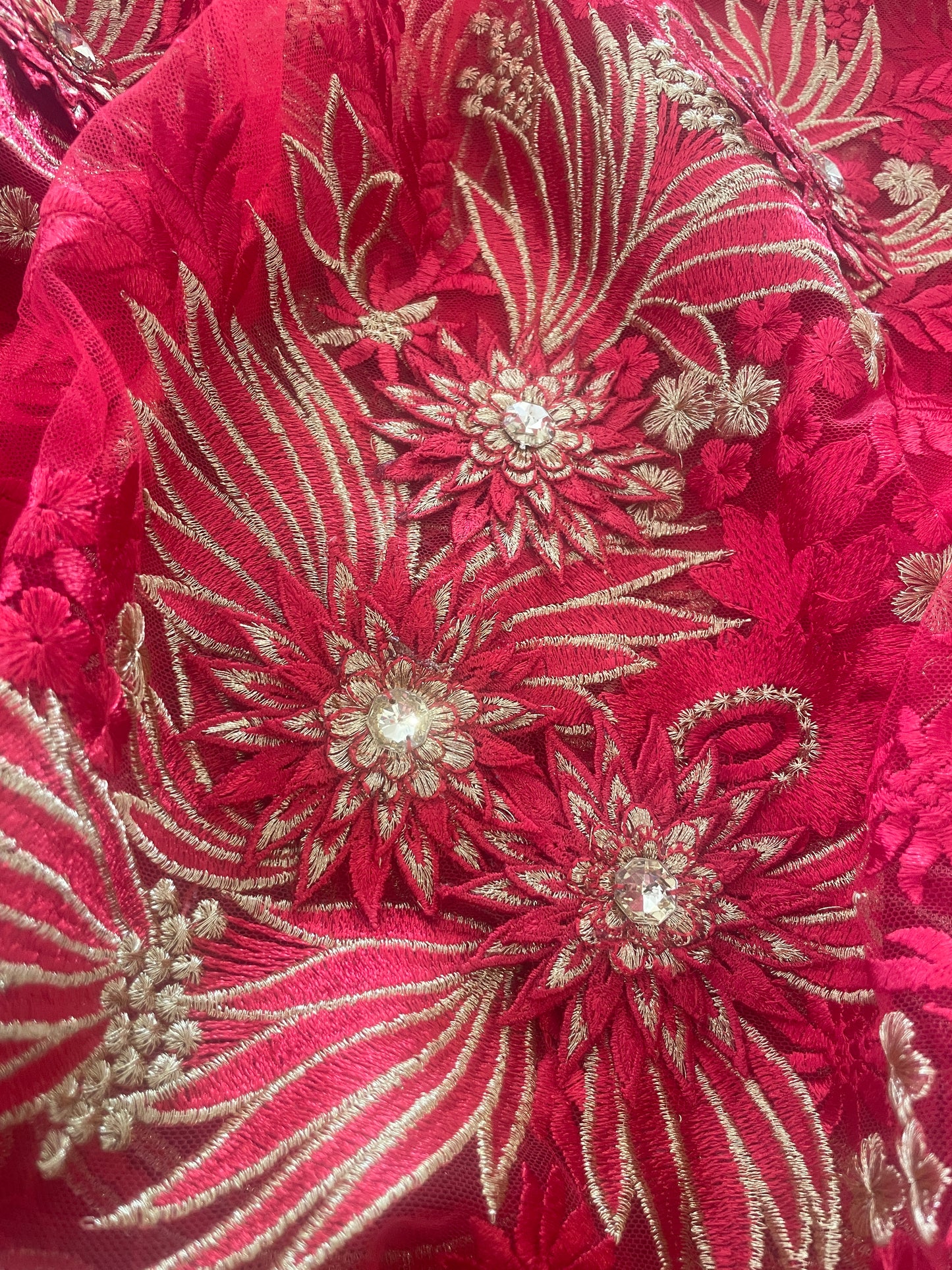 1.45m red and gold 3D floral mesh