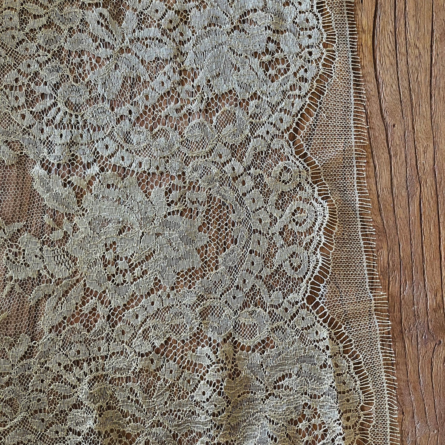 1.7m Gold Metallic French Lace Nylon Cotton Lurex