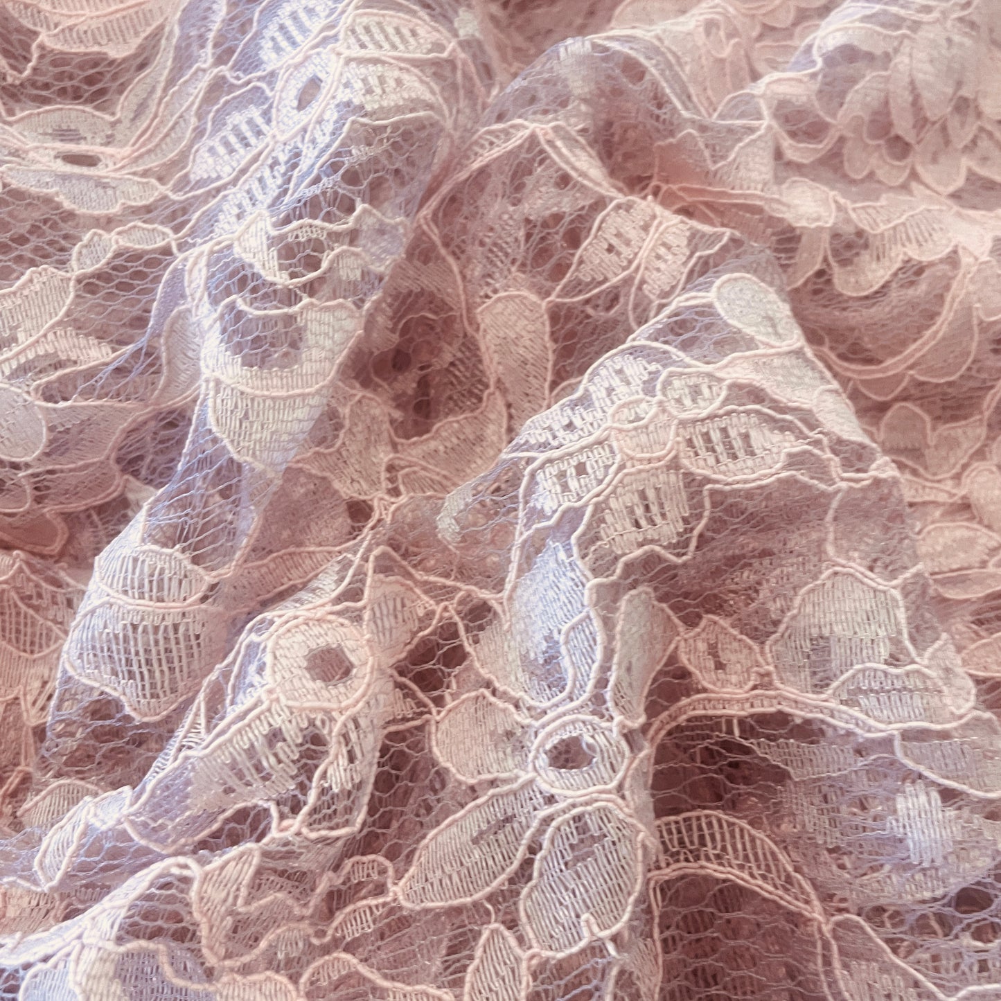 2.5m pale mauve light weight corded lace