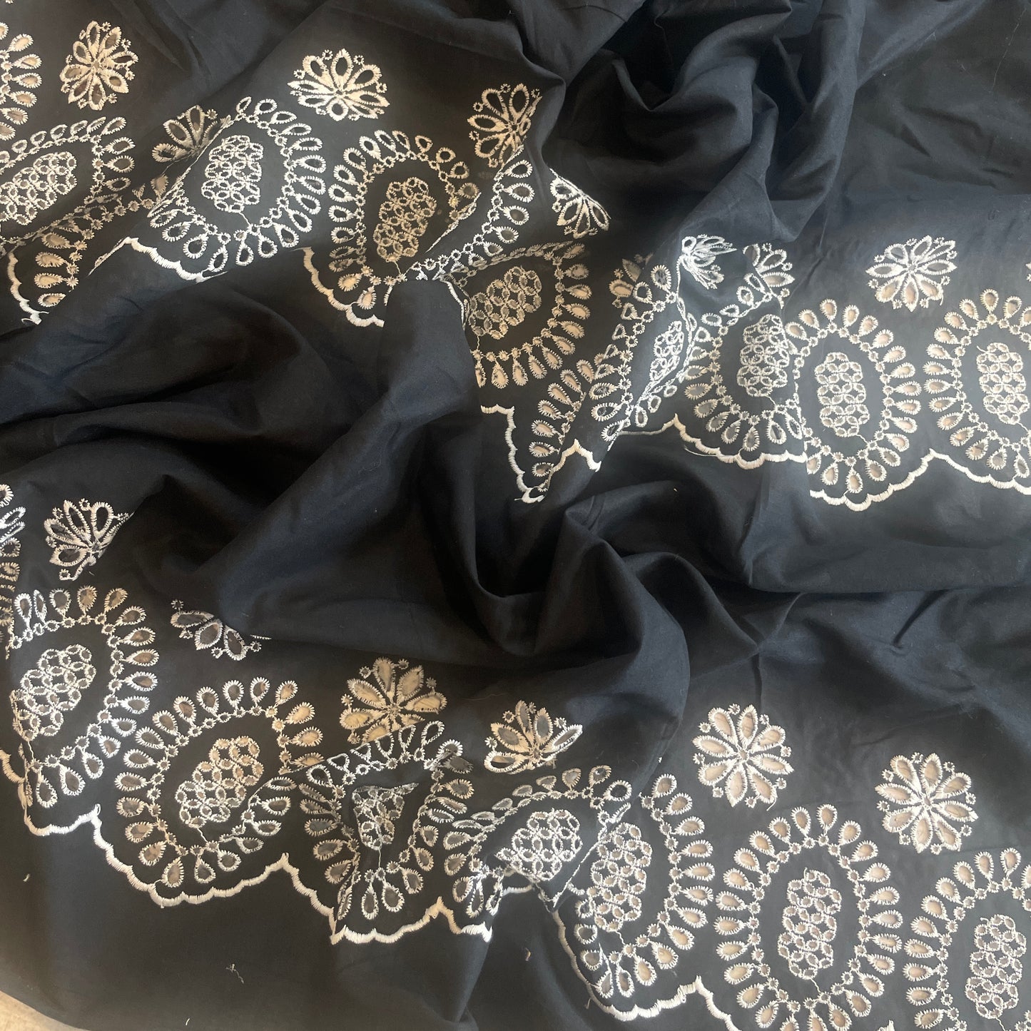 Sara Embroidered broderie