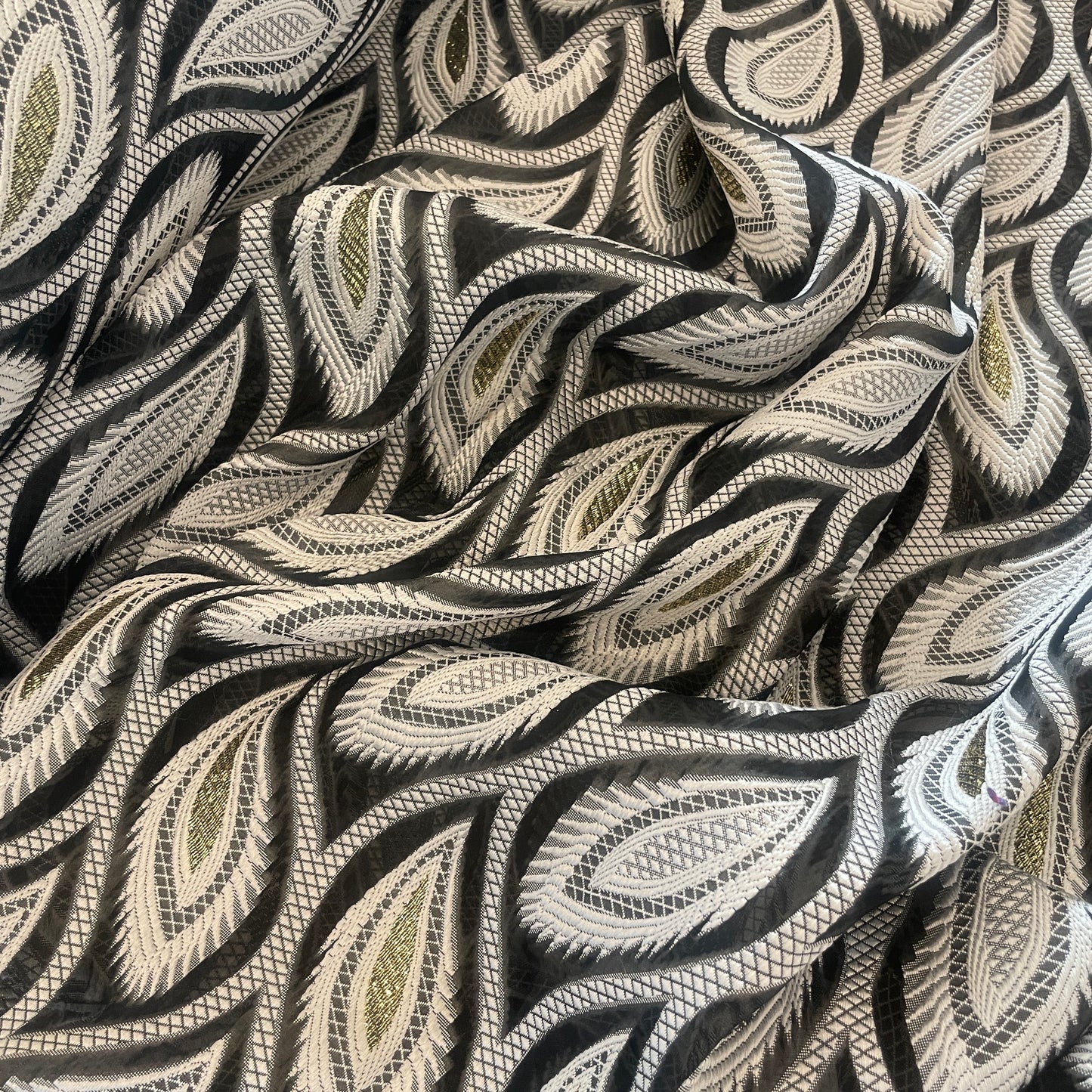 Paisley drops lightweight brocade