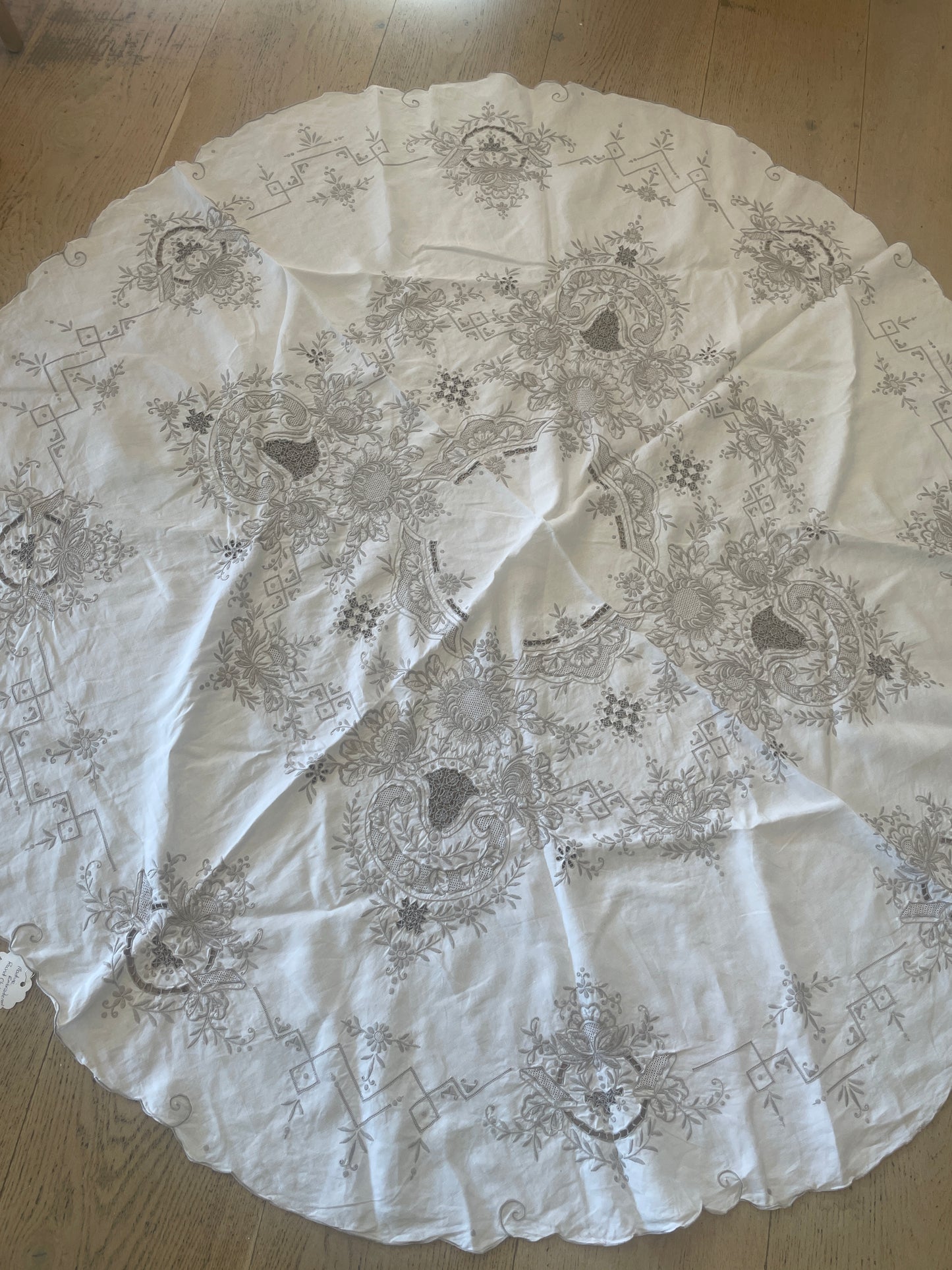 vintage embroidered round cloth