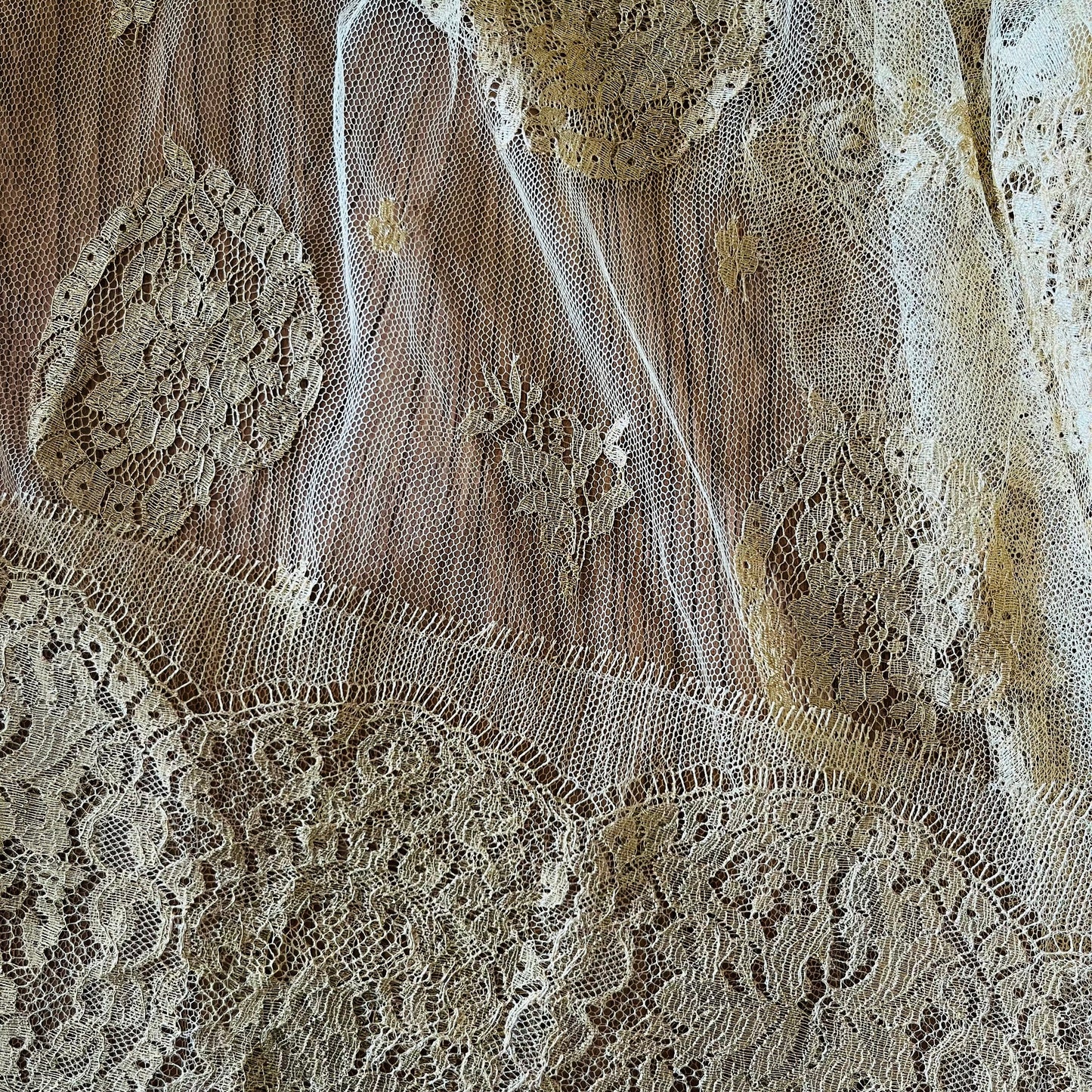 1.7m Gold Metallic French Lace Nylon Cotton Lurex