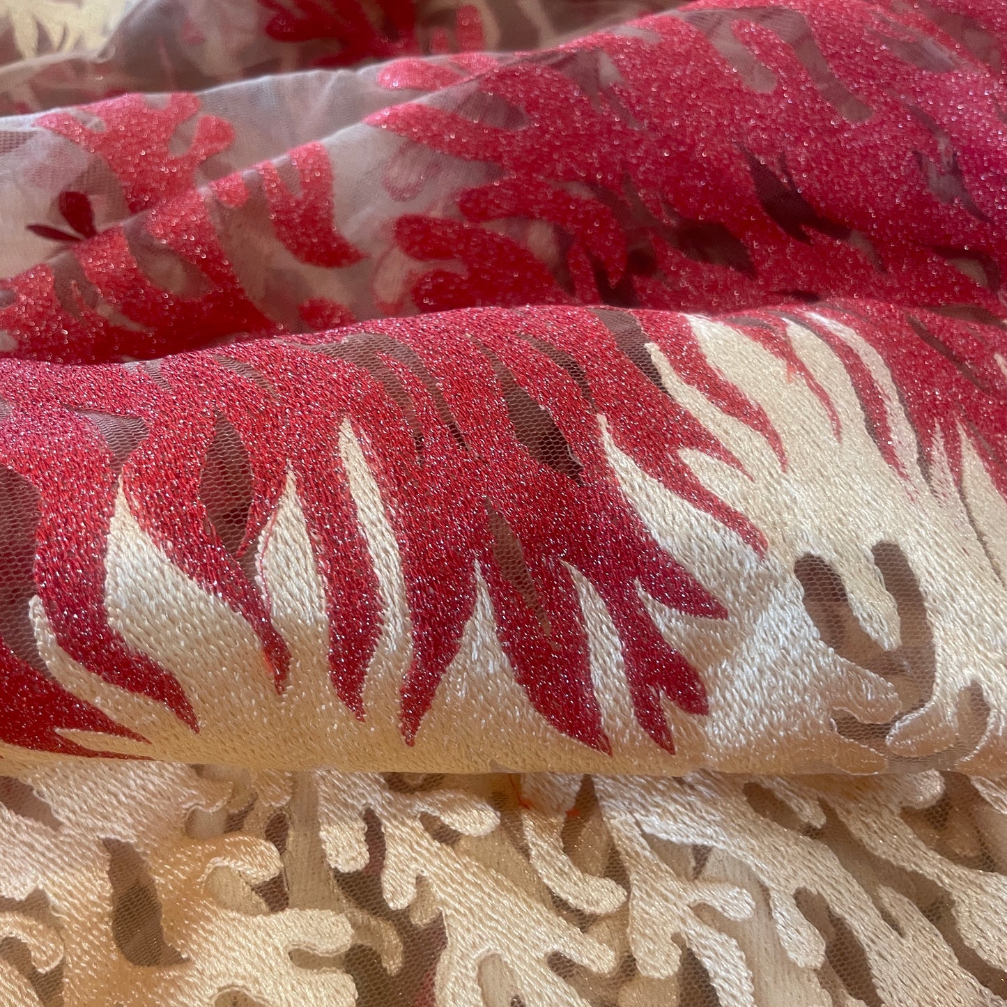 1.3m red and gold flames lurex lace