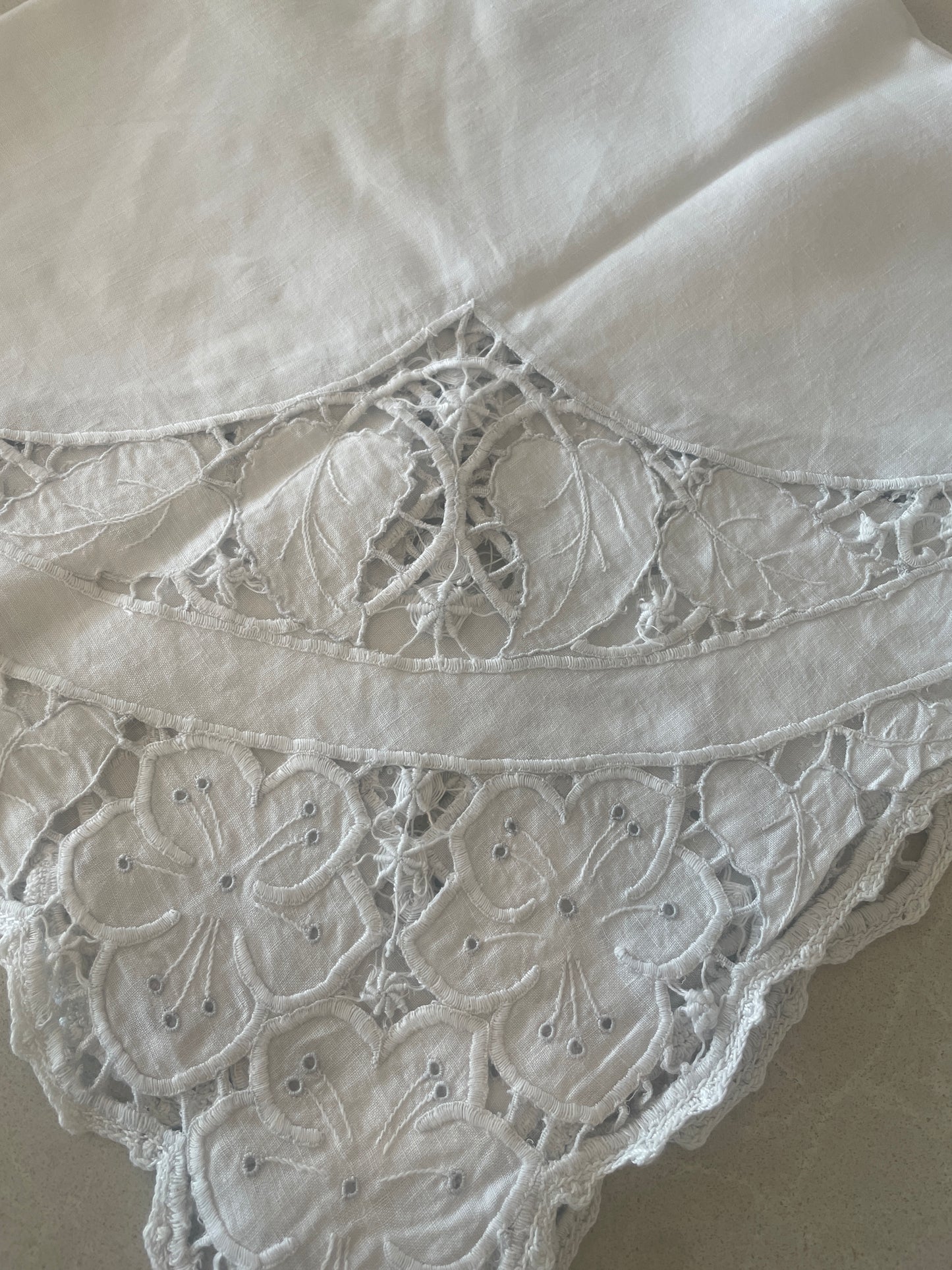 Cut work tea cloth