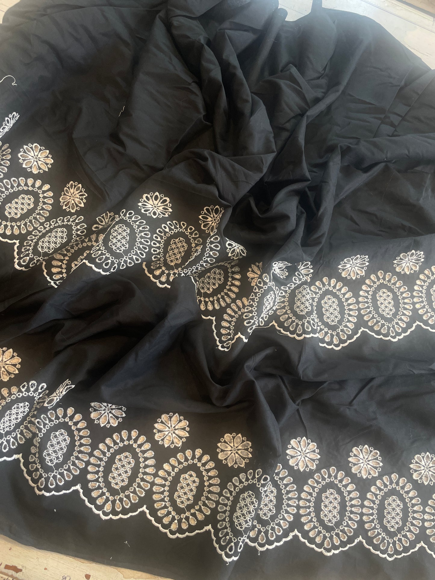 Sara Embroidered broderie