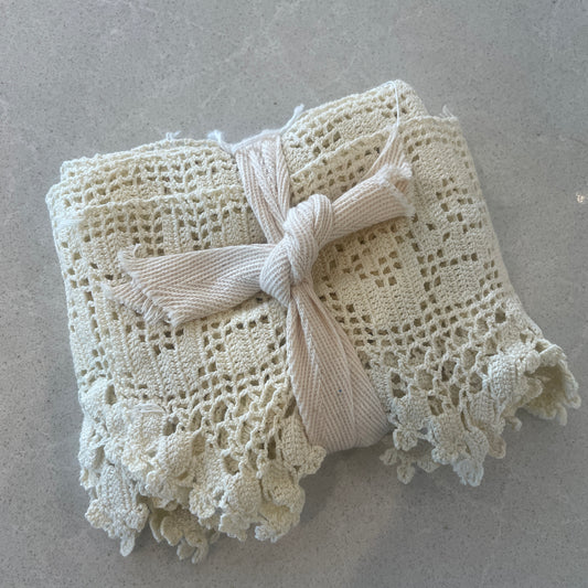 2.35m hand crochet vintage table cloth edging