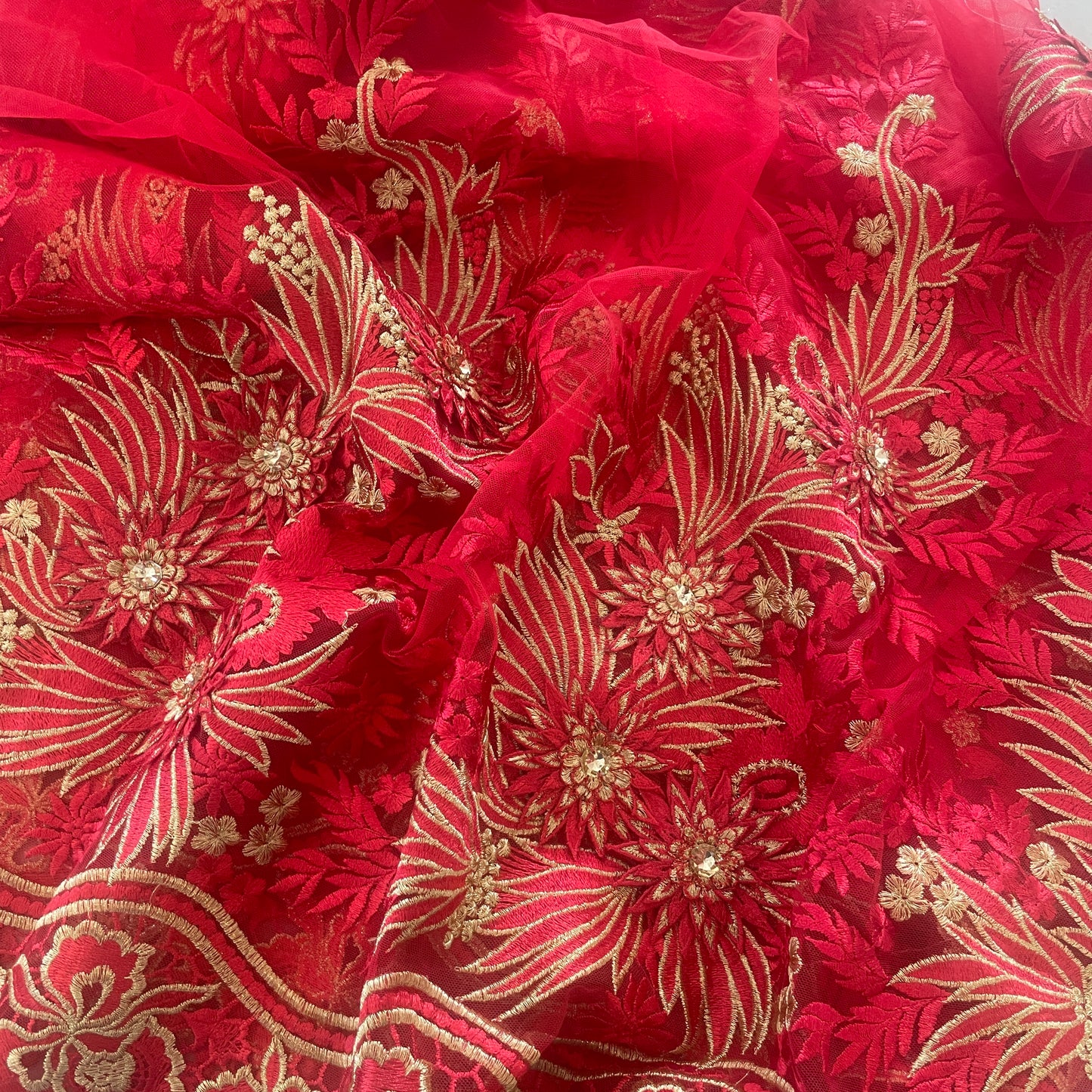 1.45m red and gold 3D floral mesh
