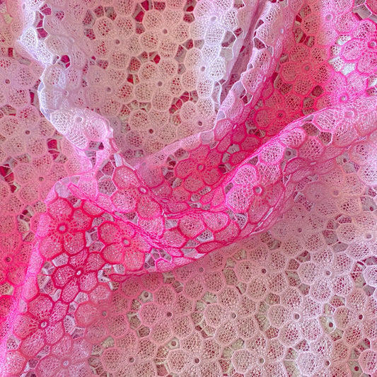2.8 m Hot Pink Floral Guipure