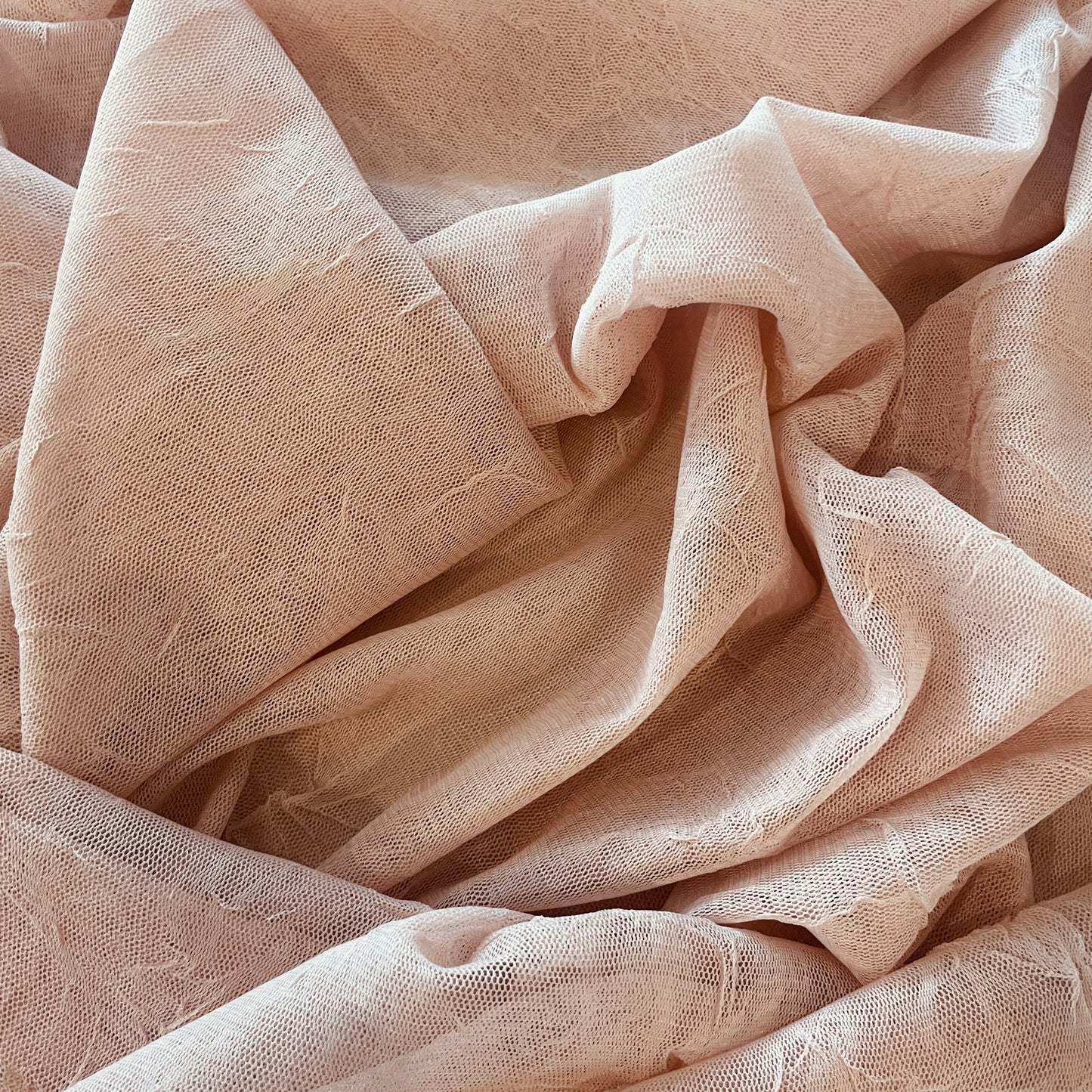 2.1m dusty pink crinkle mesh