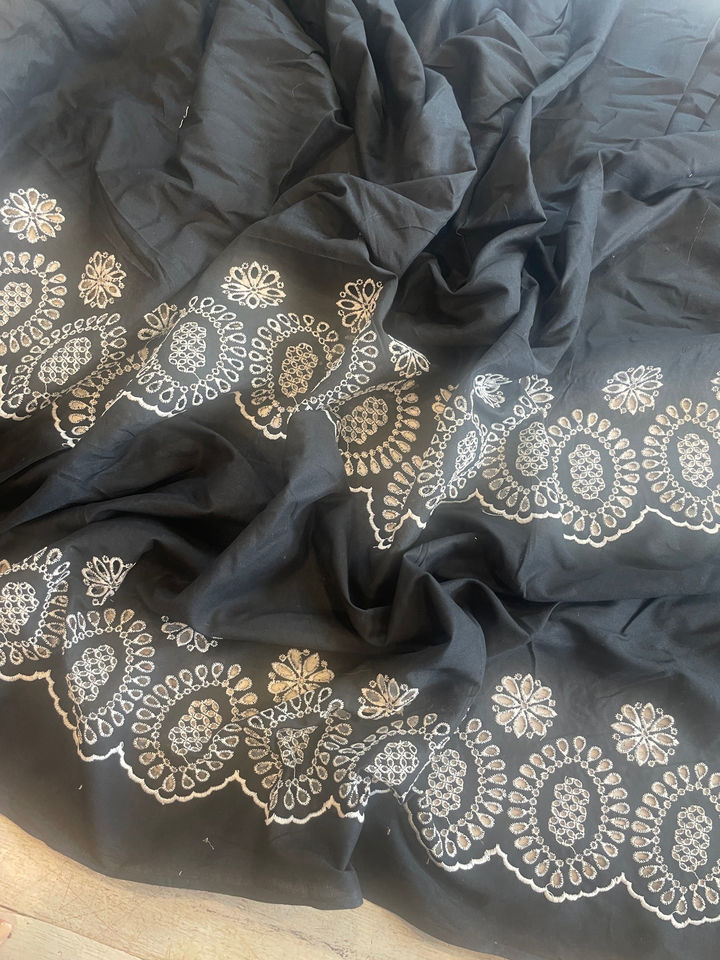 Sara Embroidered broderie