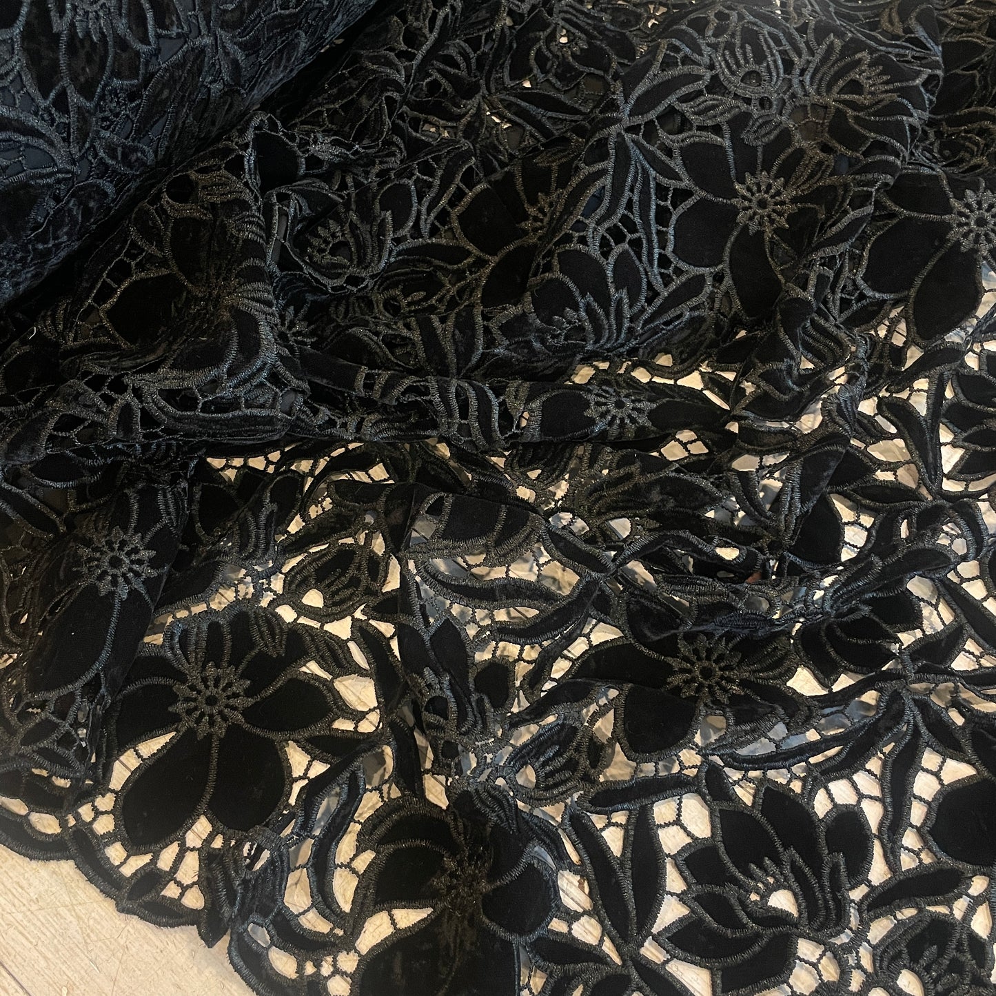 Lulu velvet Guipure Lace