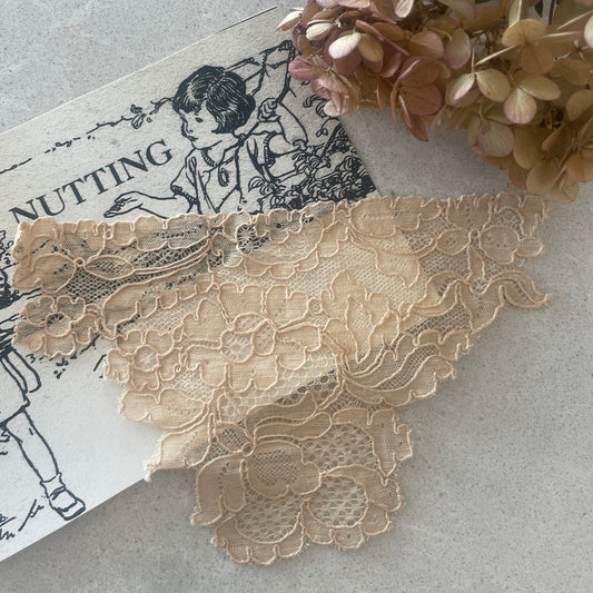 Vintage lingerie motif
