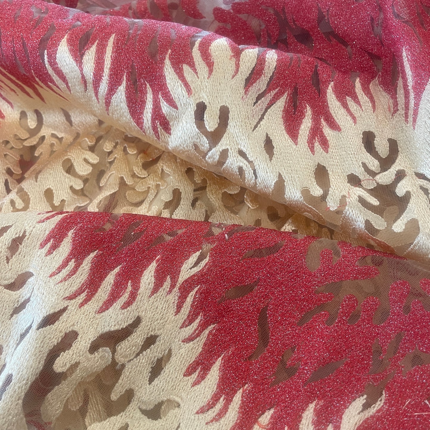 1.3m red and gold flames lurex lace