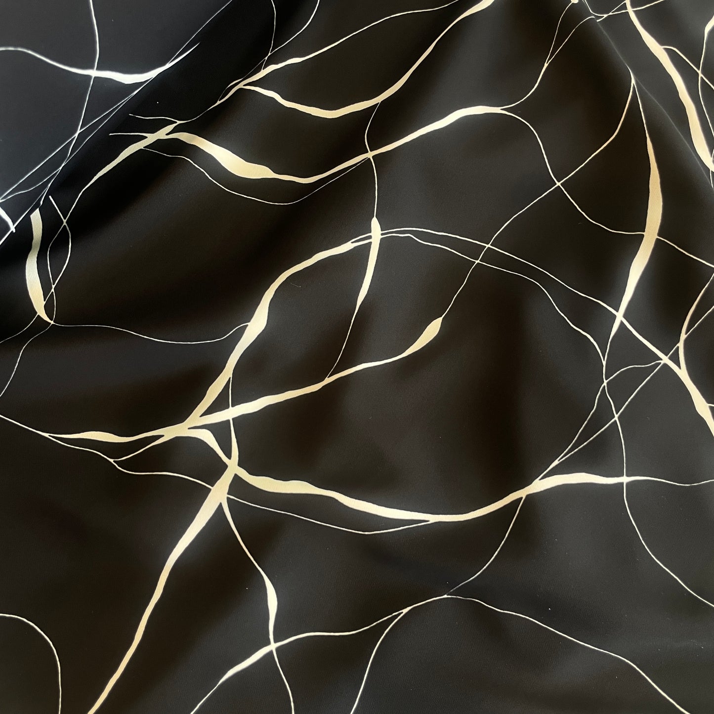 Marble lines stretch drape suiting