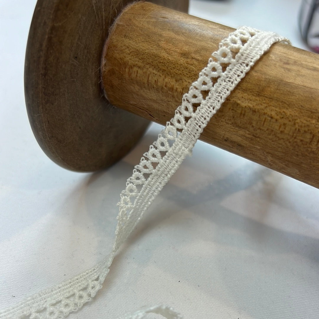 Ivory Loops Edging Trim