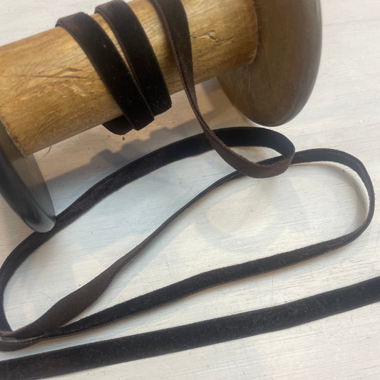 6.30m Chocolate brown velvet stretch ribbon
