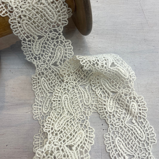 cream Linked hearts trim small