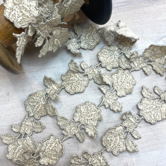 Trailing vine guipure flower trim