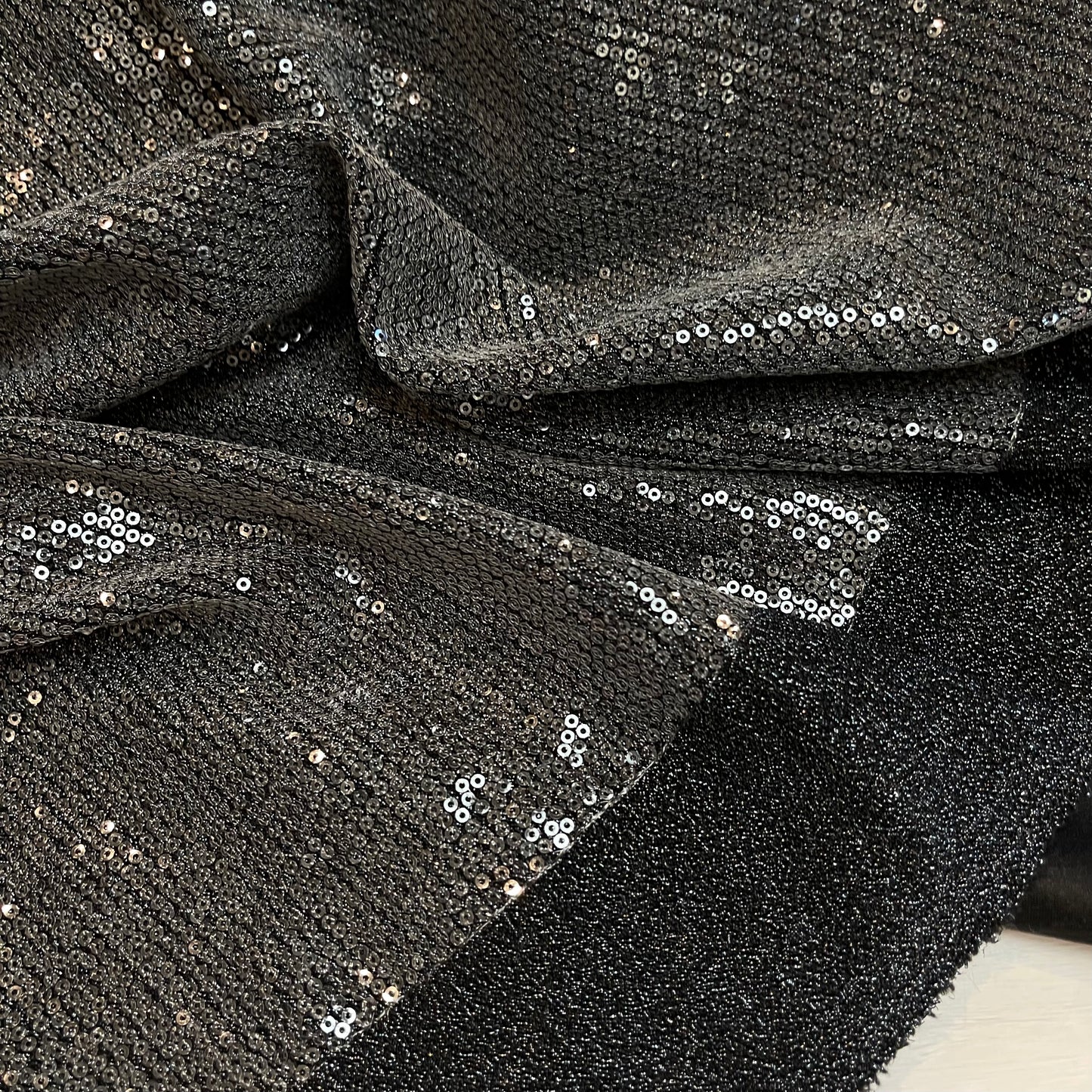 2.75 m gunmetal sequin knit