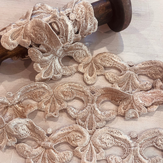 Mocha Fleur Guipure Trim