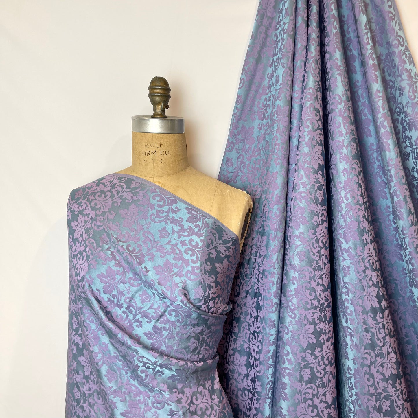 Amethyst fleur Silk jacquard Crepe de Chine