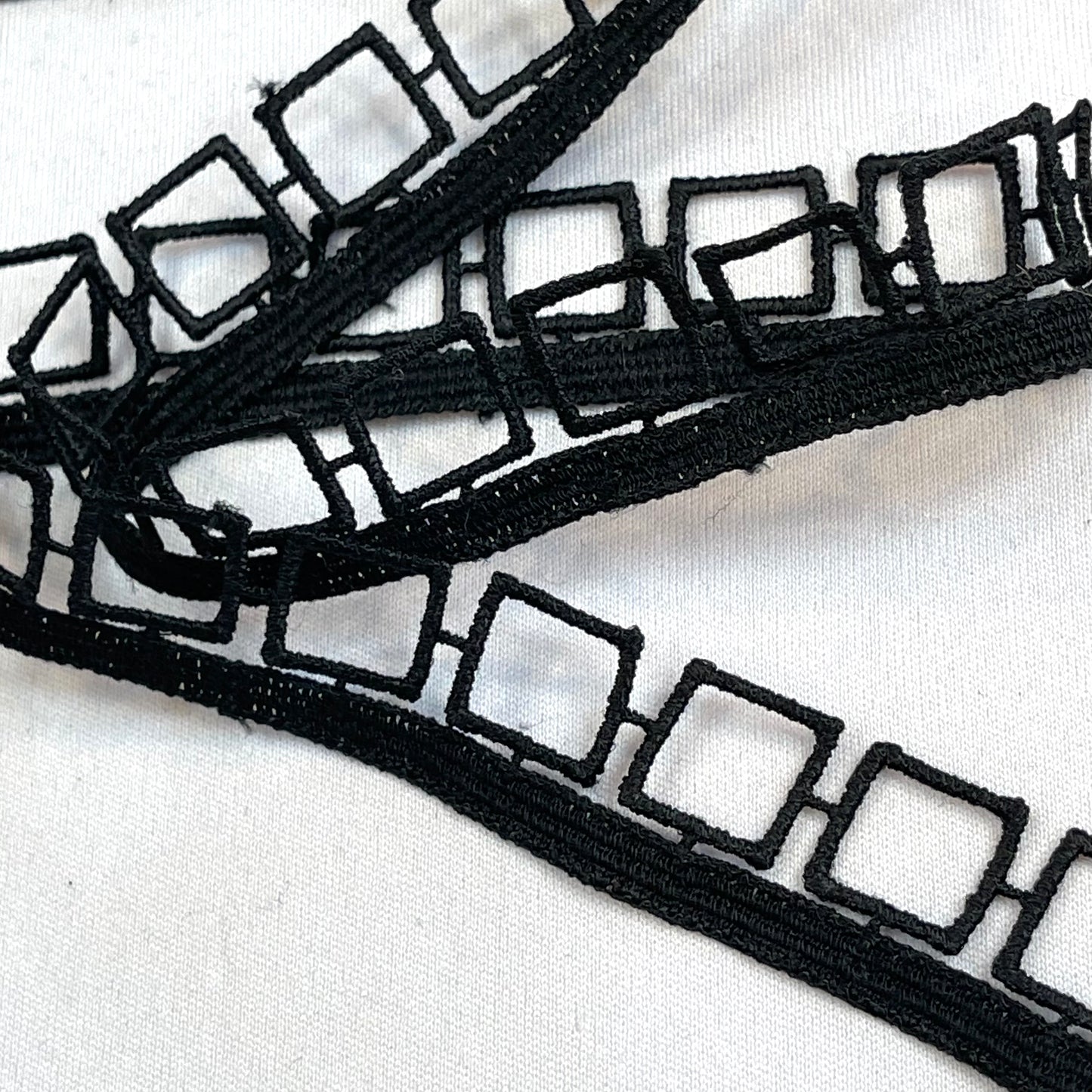 Cubic Edging Trim Black