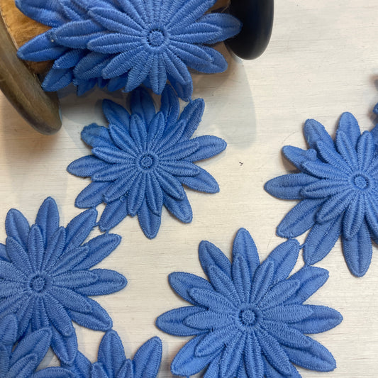 Wedgewood 3D daisy Guipure Trim