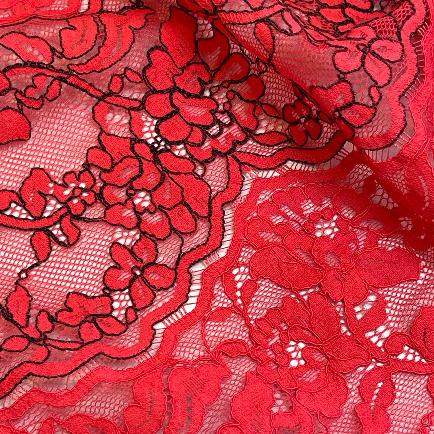 1.5 m red lightweight scallop lace