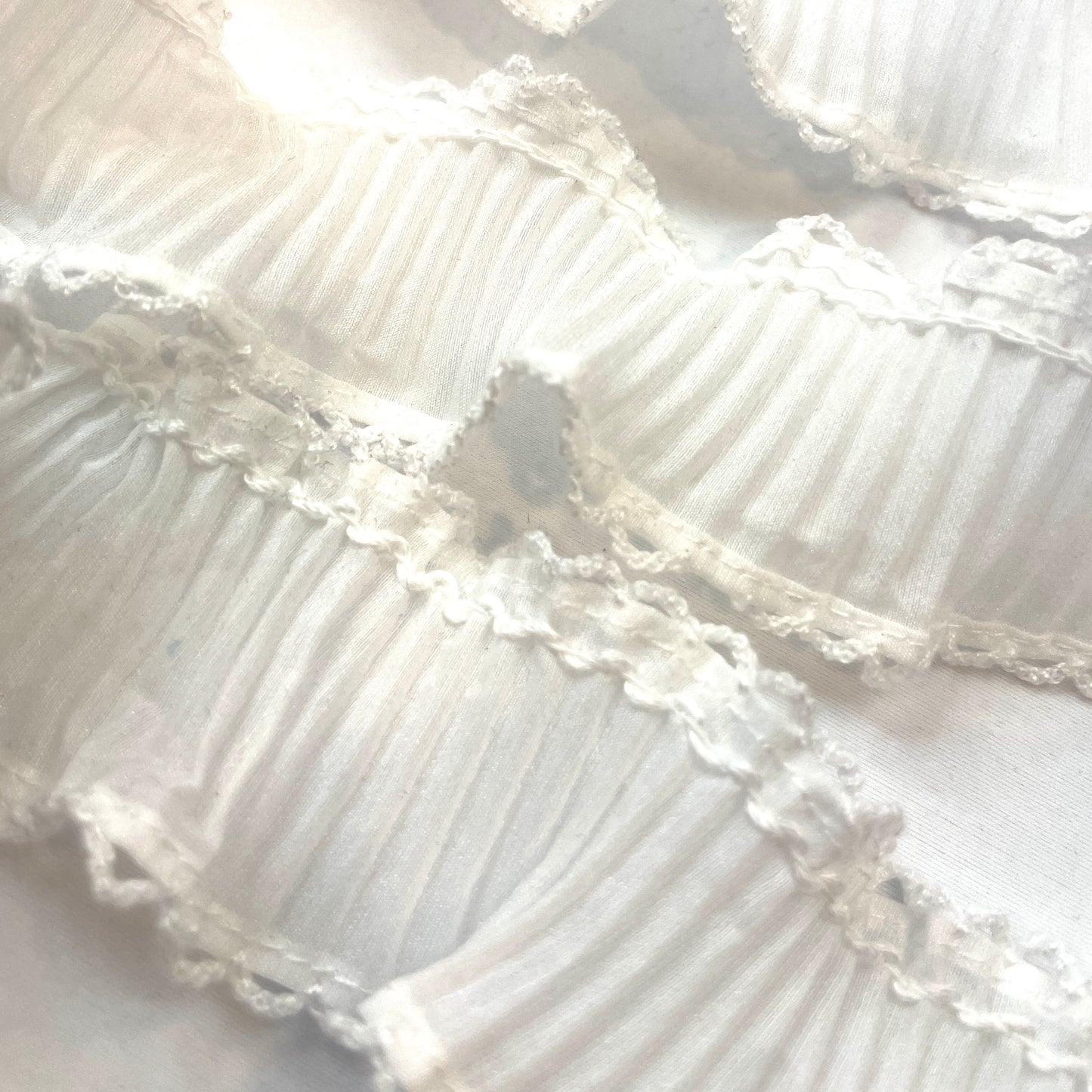 Ivory pleated frill trim 4cm