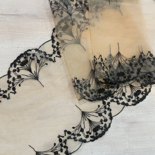 Flower fan Embroidered Lace