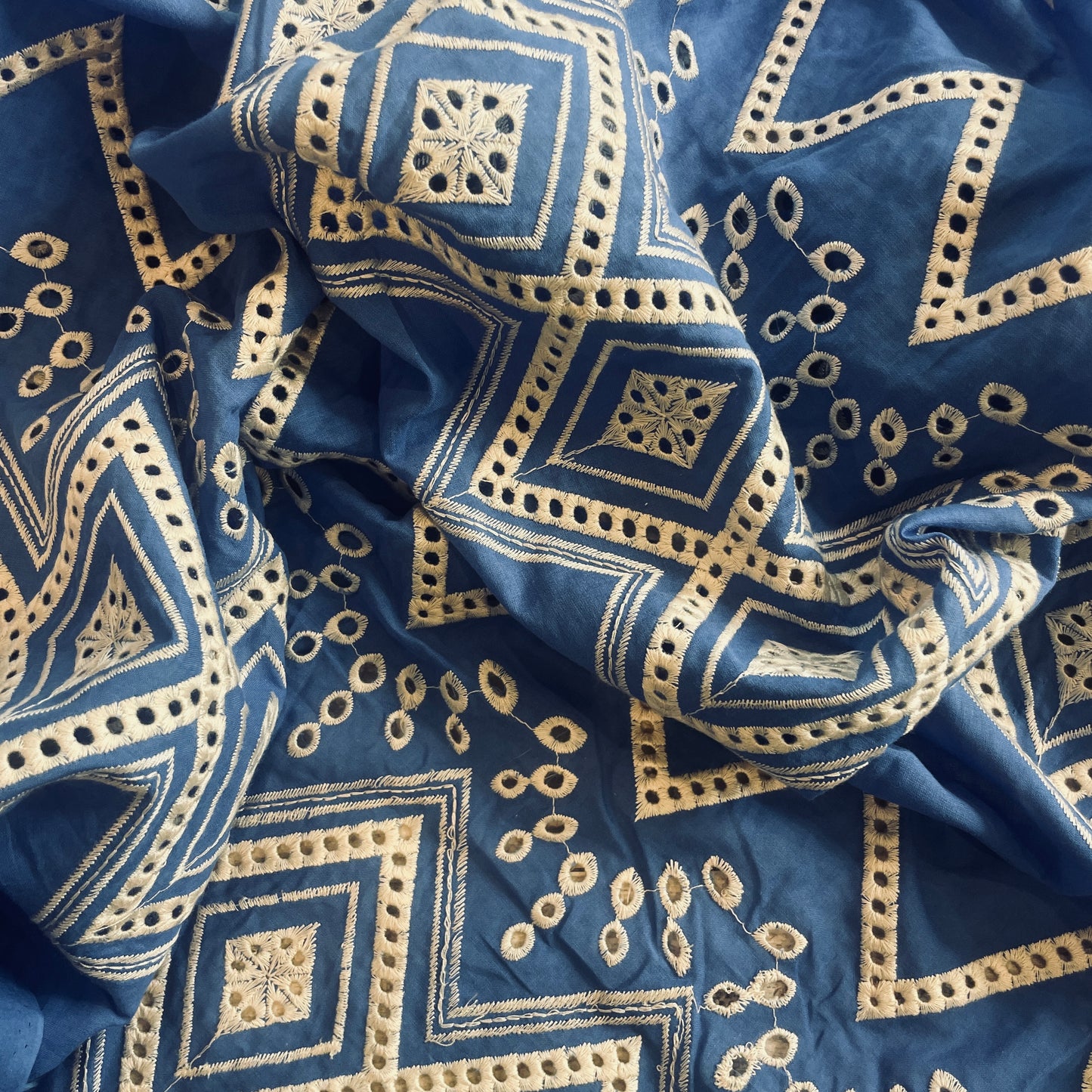 Sorento capri Embroidered broderie