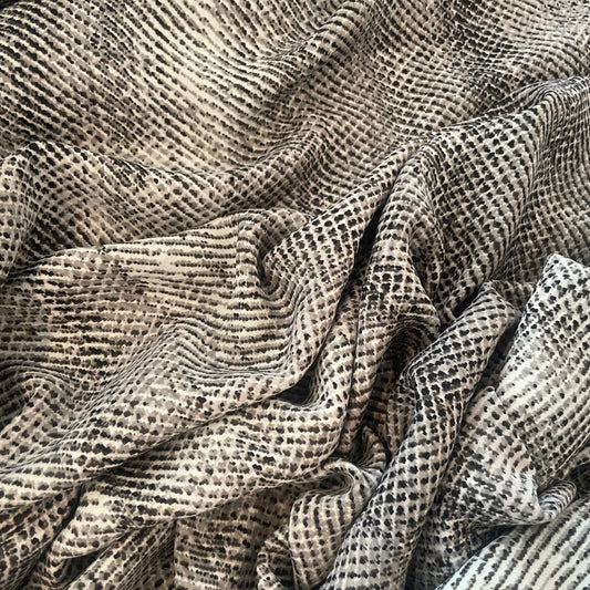 Data lines crepe de chine