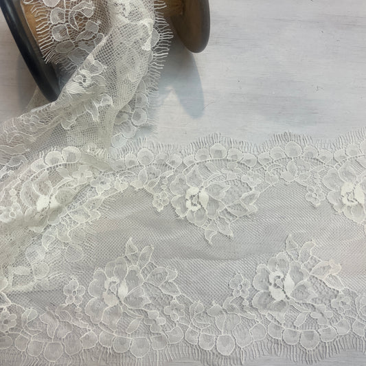 Tilly white Chantilly Lace