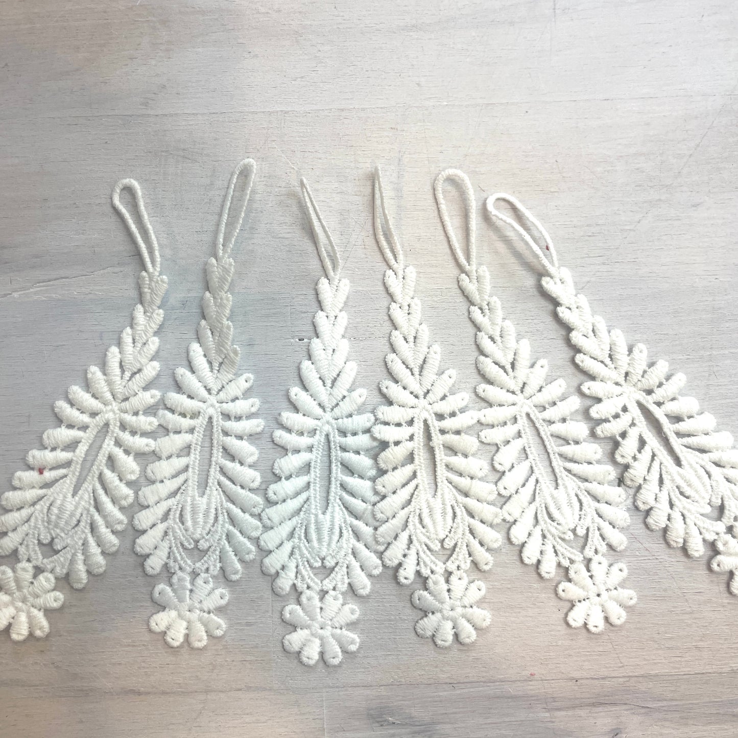 set of 6 lace tassel motifs