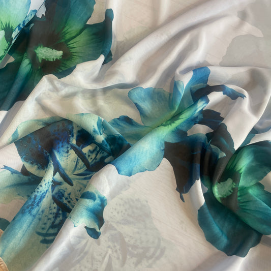 Holiday bloom Georgette