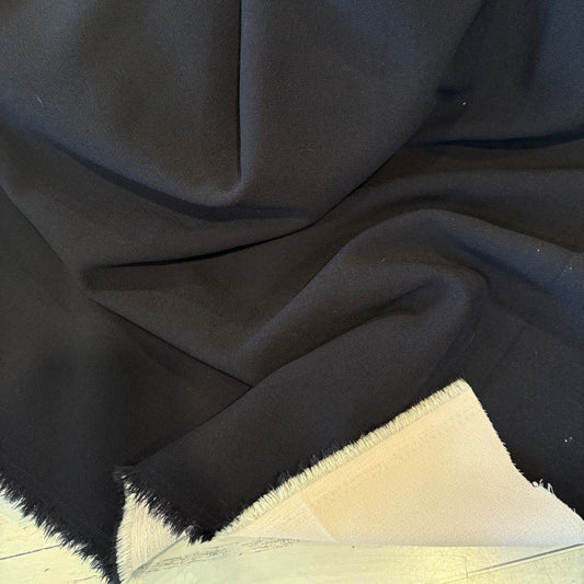 3.5m Black & White Bonded Crepe Suiting