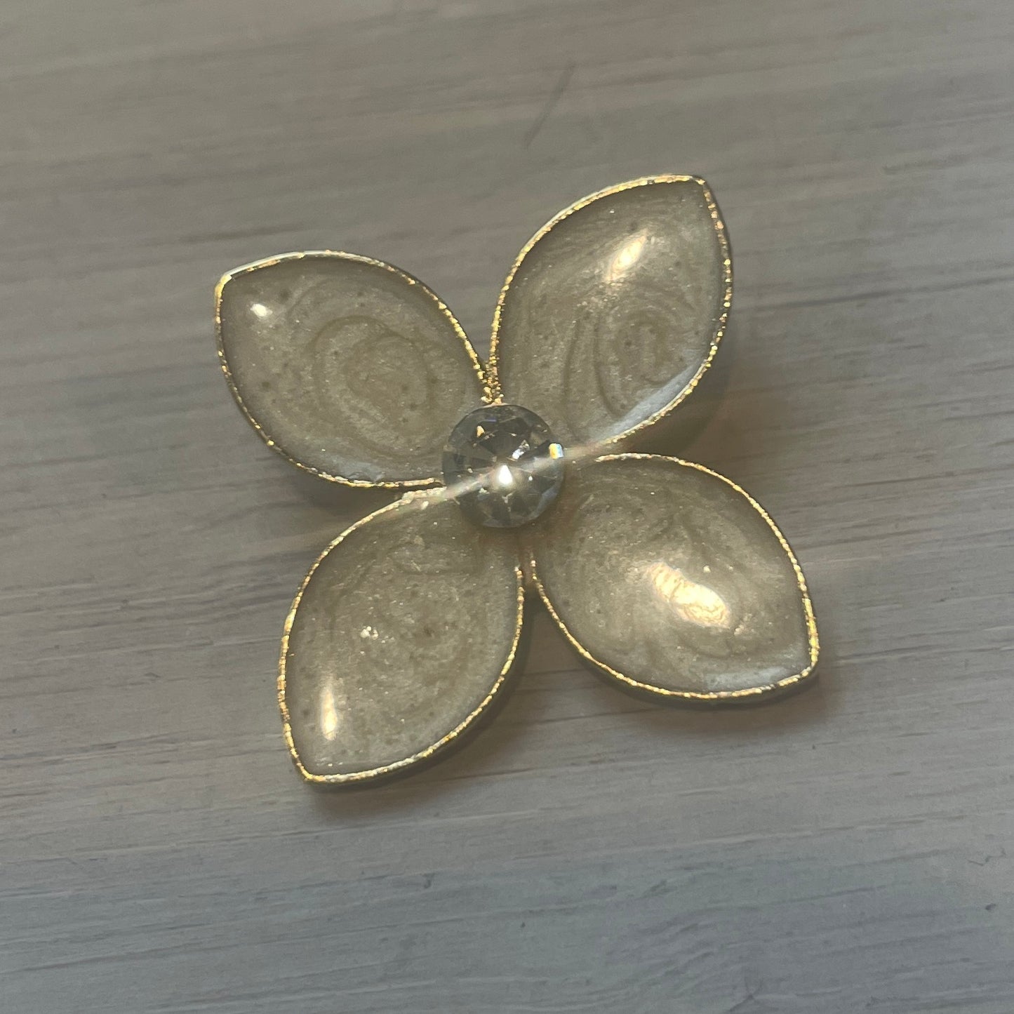 Four points diamante flower button