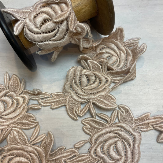 Pale mocha rose Guipure Trim