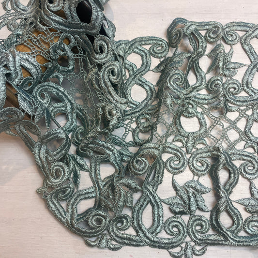 Earthen green flower chain Guipure Trim