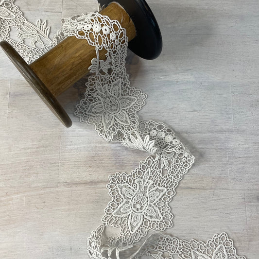 Fleur Silver Grey Lace Trim