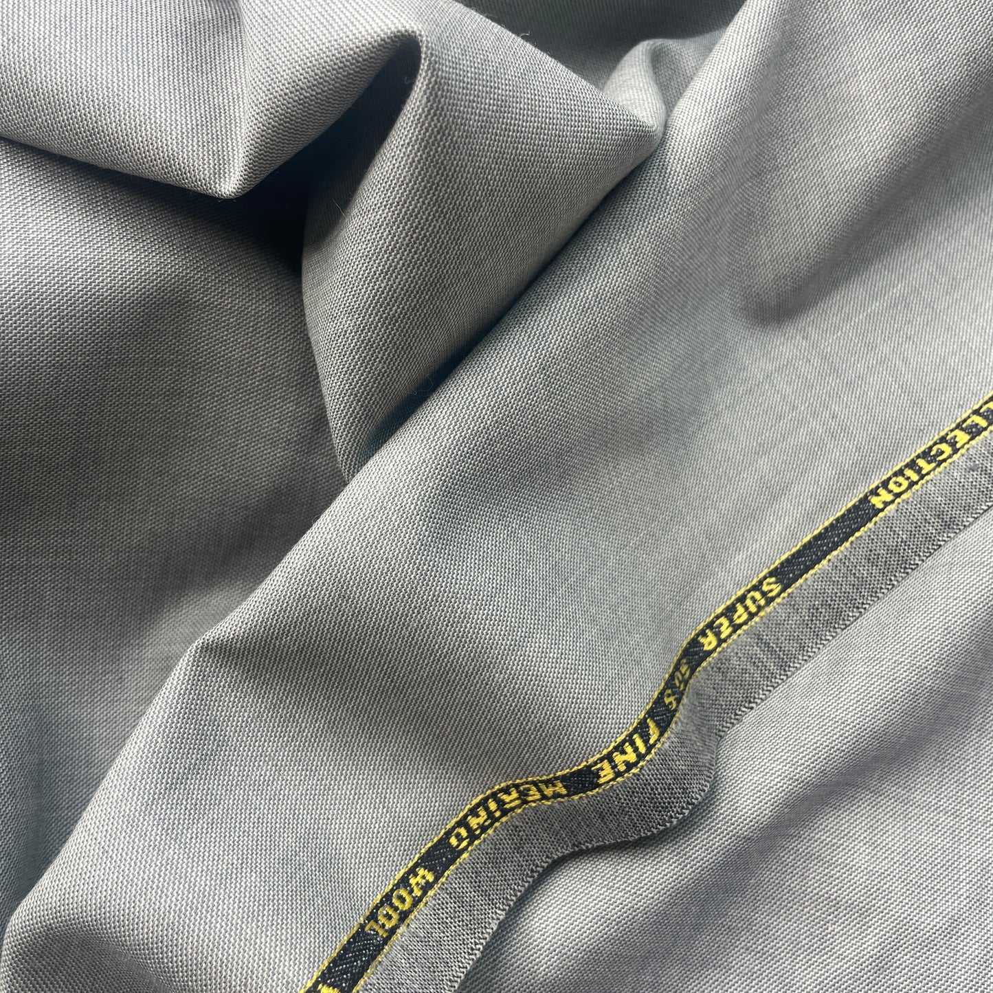 Grey cloud super 90 S fine merino wool suiting