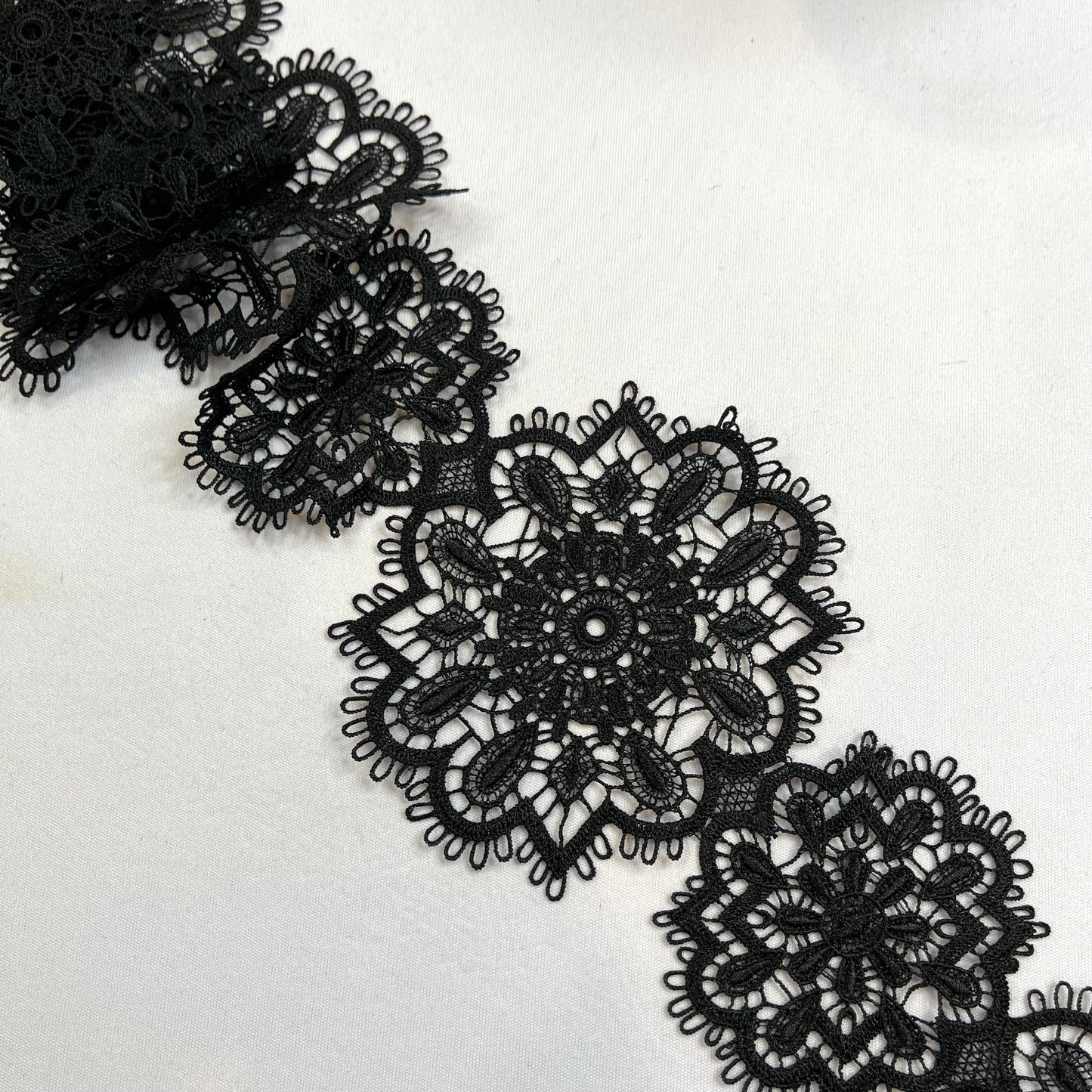 Single snowflake Trim black