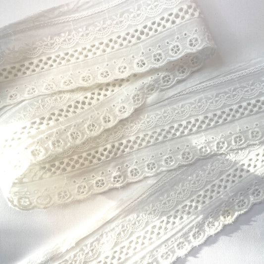 White Daisy wheel cotton lace trim