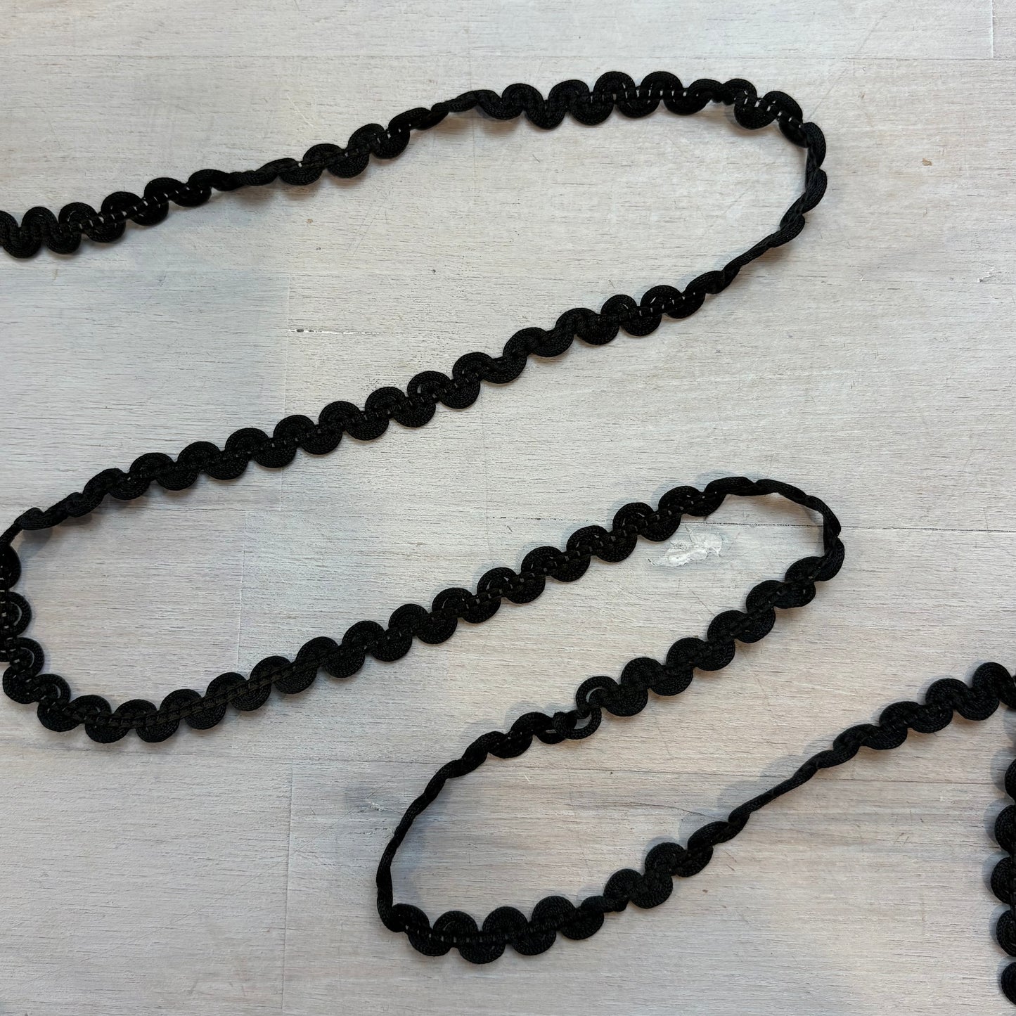 2.18 Black Waves Viscose Trim
